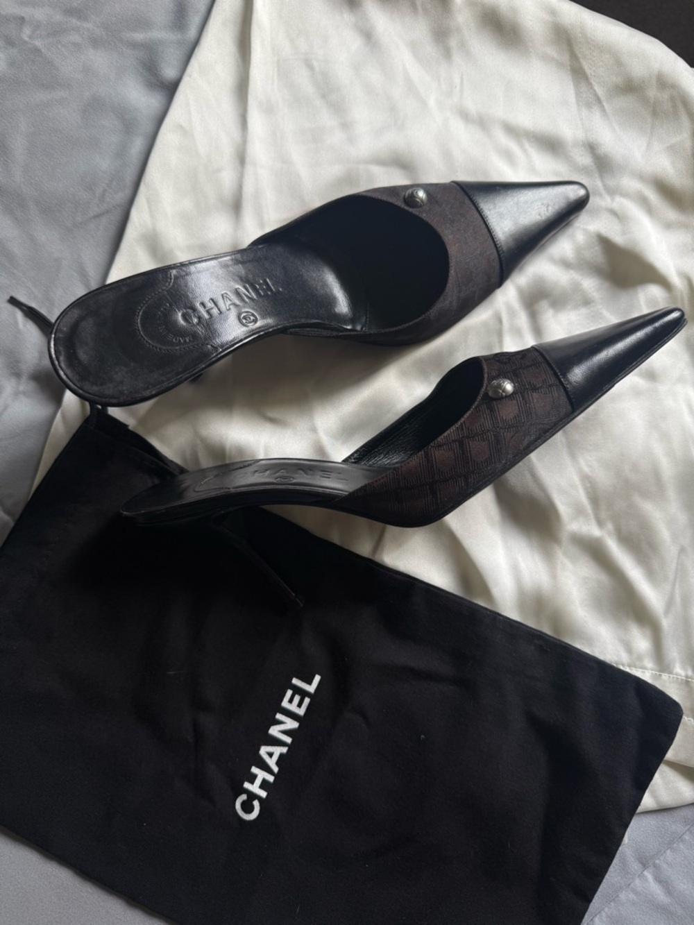 Vintage Chanel CC Logo Print Heeled Pointed-Toe Mules - Picture 5 of 12